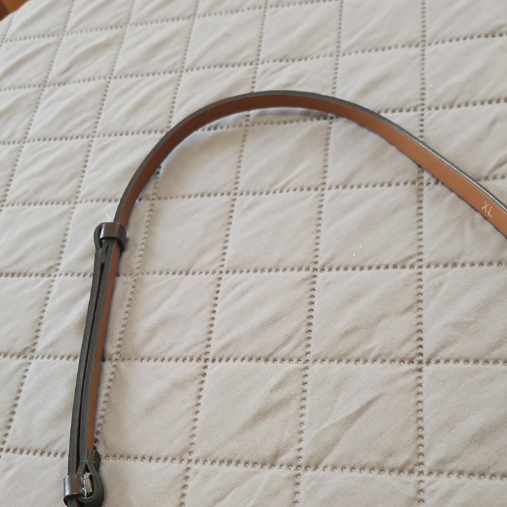 Elegant Brown Leather Belt with Gold Buckle - Picture 5 of 5